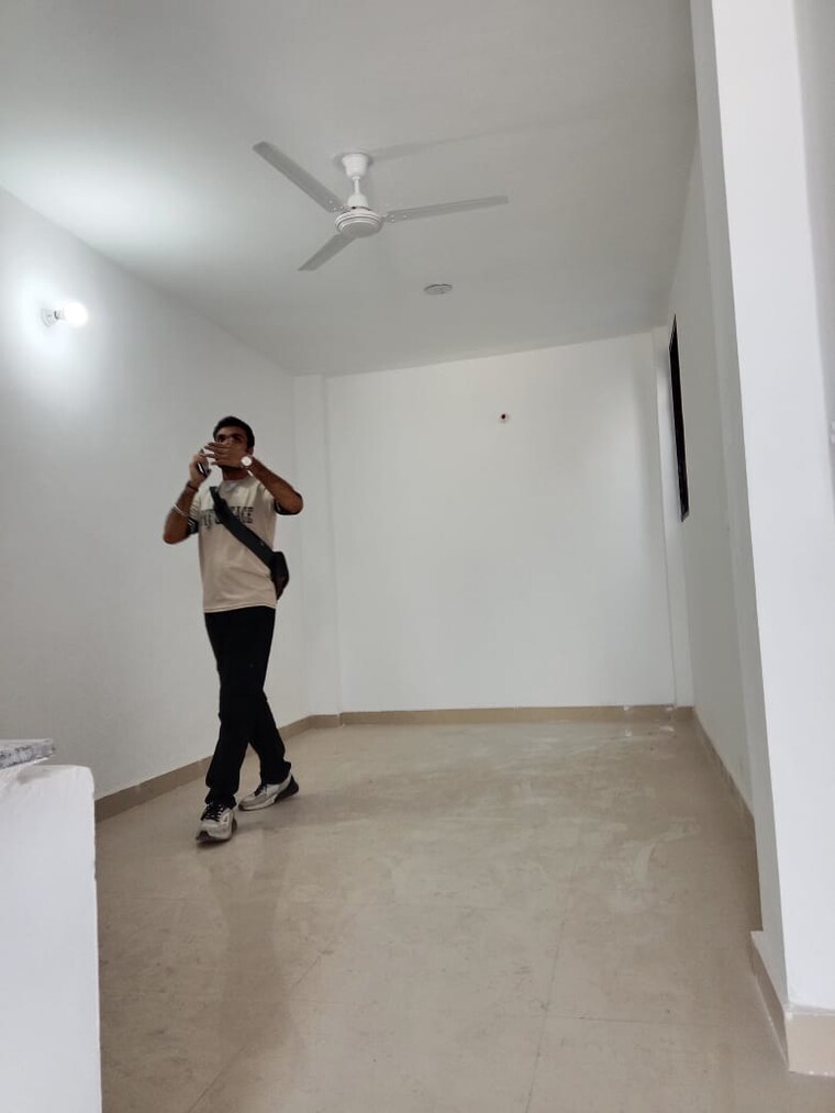 Room, saket 1 RK 350 Sq.Ft. Builder Floor In Saket Delhi 9387026