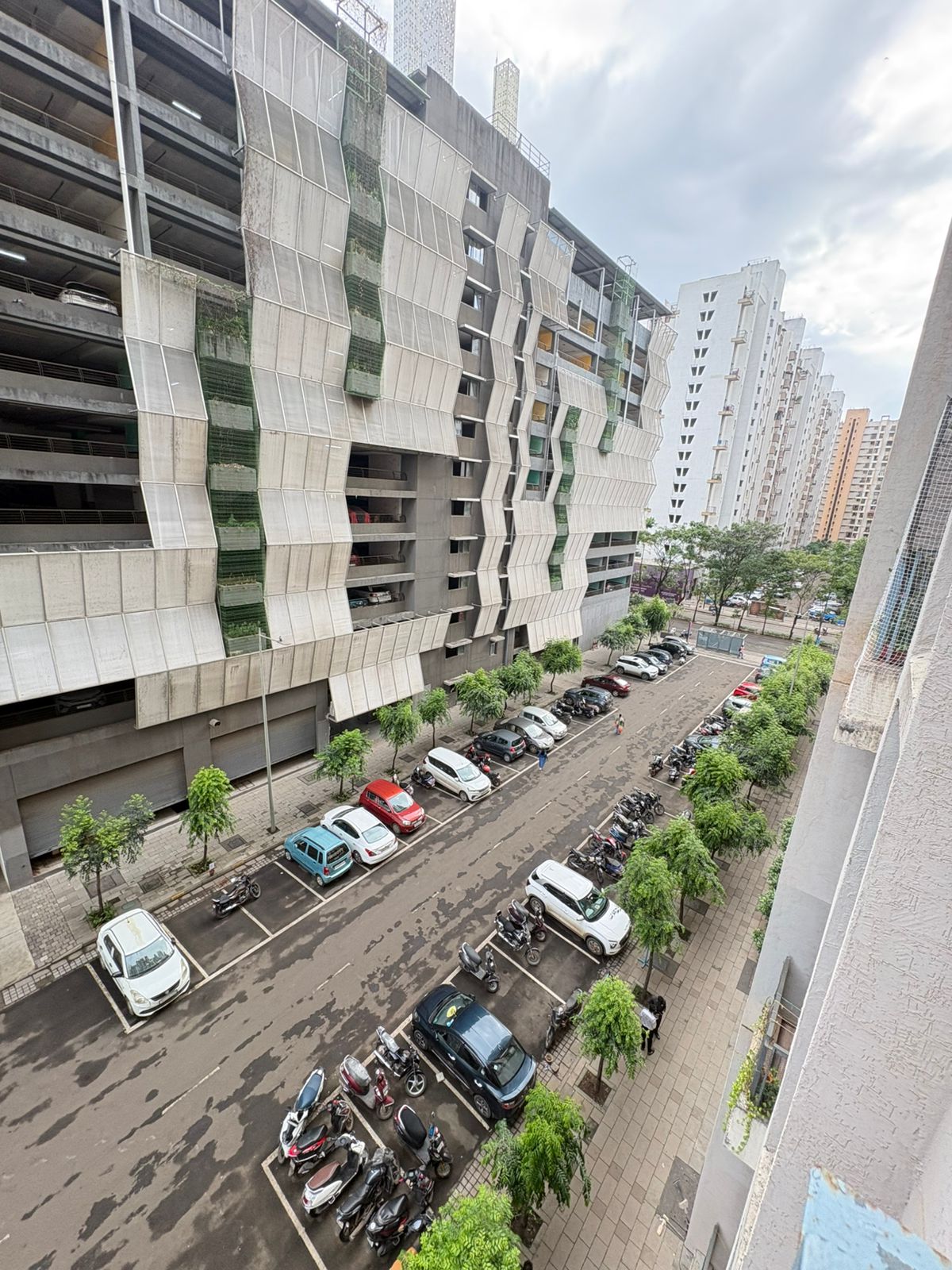 1.5 BHK + Pooja Room Apartment For Sale in Lodha Palava City Lakeshore Greens