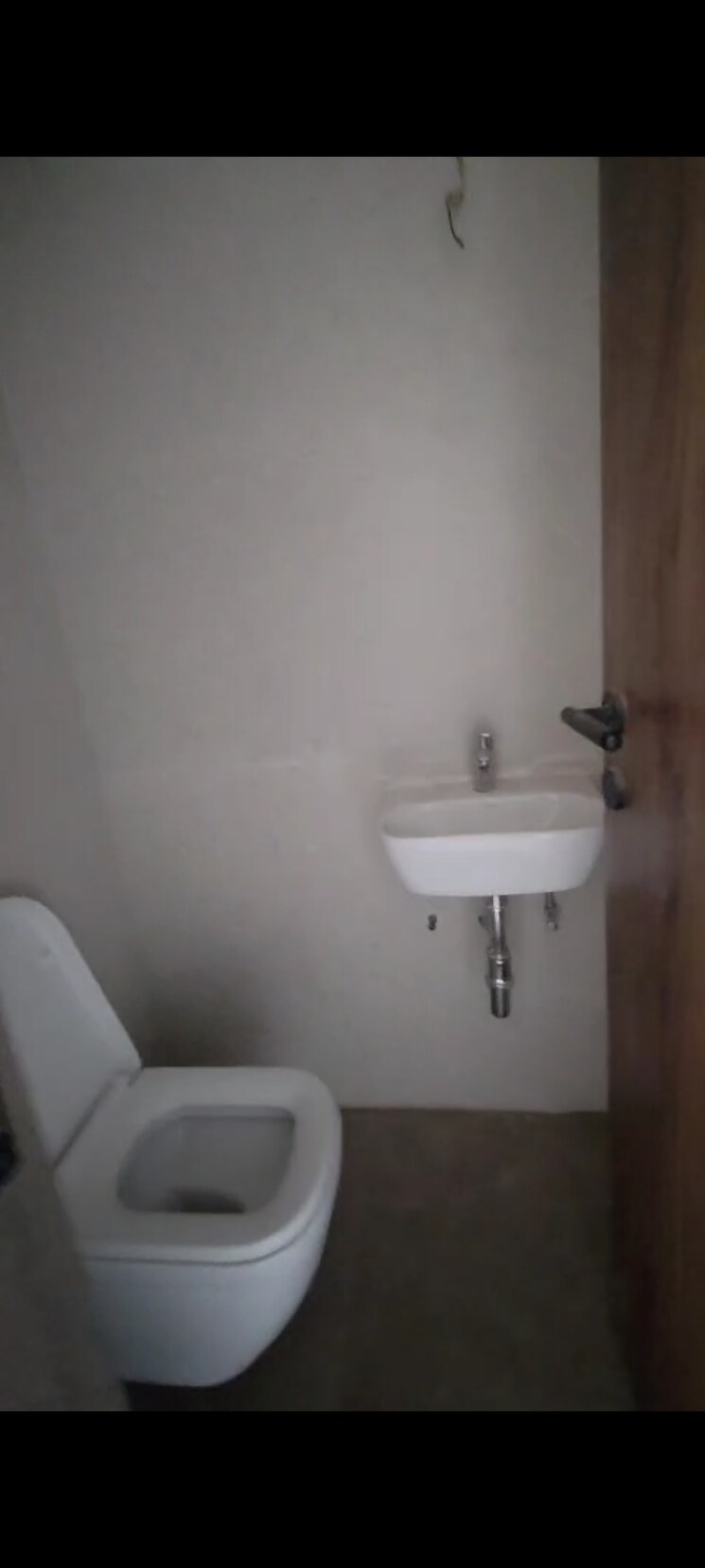 Bathroom, sambhav-brightland 3 Bedroom 1050 Sq.Ft. Apartment In Bandra West Mumbai 9387051