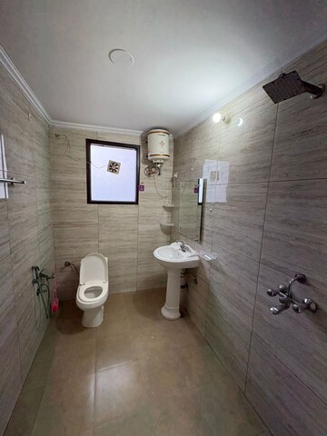 Bathroom in 1 BHK Builder Floor at Sector 51 – for Rent