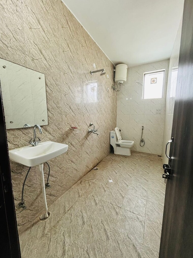 Bathroom, sector 52 1 Bedroom 732 Sq.Ft. Builder Floor In Sector 52 Gurgaon 9387048