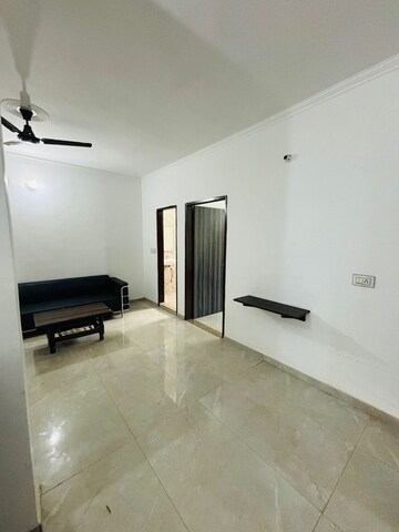 Room in 1 BHK Builder Floor at Sector 52 – for Rent