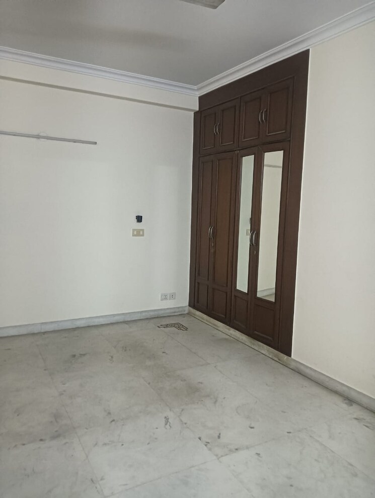 Room, chittaranjan park 3 Bedroom 2600 Sq.Ft. Builder Floor In Chittaranjan Park Delhi 9387057