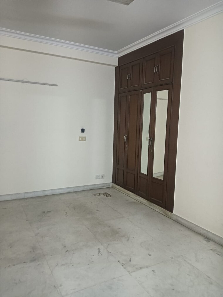 Room, chittaranjan park 3 Bedroom 2600 Sq.Ft. Builder Floor In Chittaranjan Park Delhi 9387057