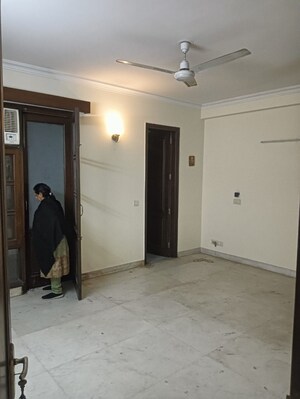 Room in 3 BHK Builder Floor at Chittaranjan Park – for Rent