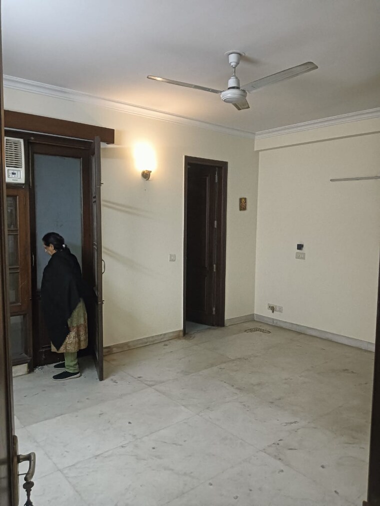 Room, chittaranjan park 3 Bedroom 2600 Sq.Ft. Builder Floor In Chittaranjan Park Delhi 9387057