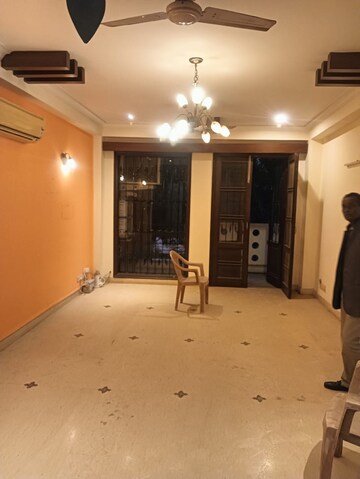 Room in 3 BHK Builder Floor at Chittaranjan Park – for Rent