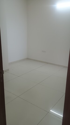 Room in 3.5 BHK Apartment at Amanora Adreno Towers, Hadapsar – for Rent