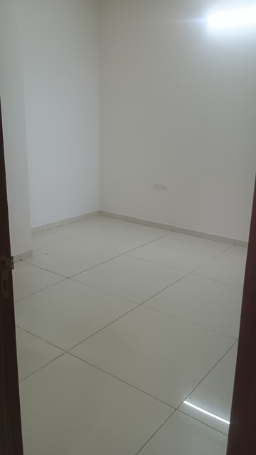 Room in 3.5 BHK Apartment at Amanora Adreno Towers, Hadapsar – for Rent