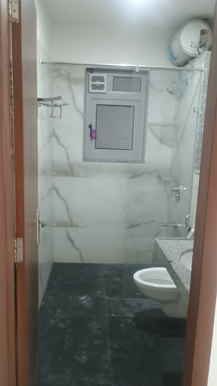 Bathroom, amanora-adreno-towers 3.5 Bedroom 2200 Sq.Ft. Apartment In Hadapsar Pune 9387065