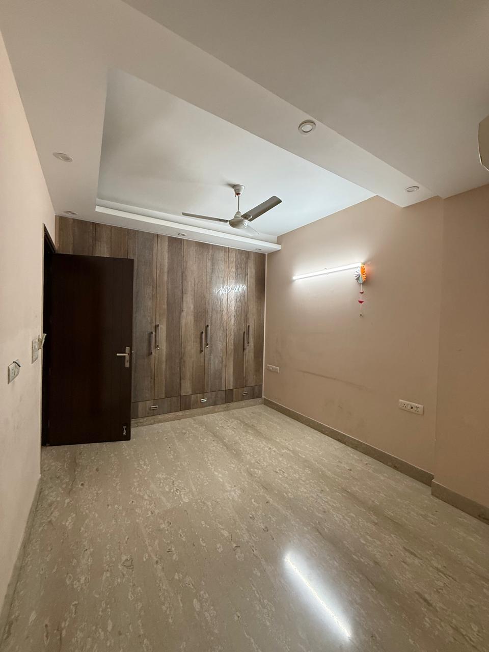 3 BHK Builder Floor For Rent in Kakaji
