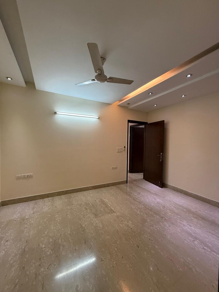 Room, kalkaji 3 Bedroom 1900 Sq.Ft. Builder Floor In Kalkaji Delhi 9387064