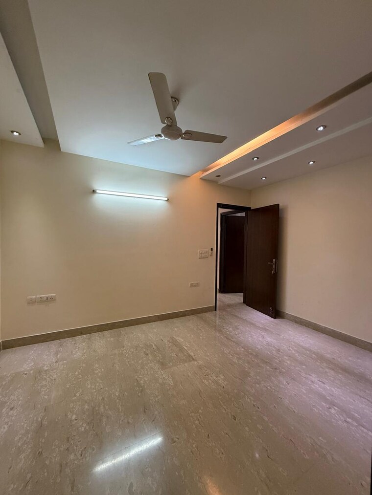 Room, kalkaji 3 Bedroom 1900 Sq.Ft. Builder Floor In Kalkaji Delhi 9387064