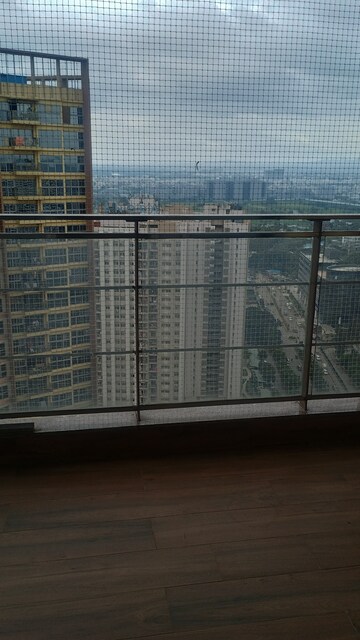 Room in 3.5 BHK Apartment at Amanora Adreno Towers, Hadapsar – for Rent