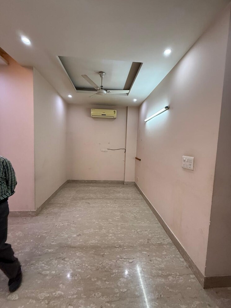 Room, kalkaji 3 Bedroom 1900 Sq.Ft. Builder Floor In Kalkaji Delhi 9387064