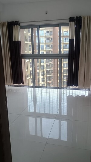 Room in 3.5 BHK Apartment at Amanora Adreno Towers, Hadapsar – for Rent