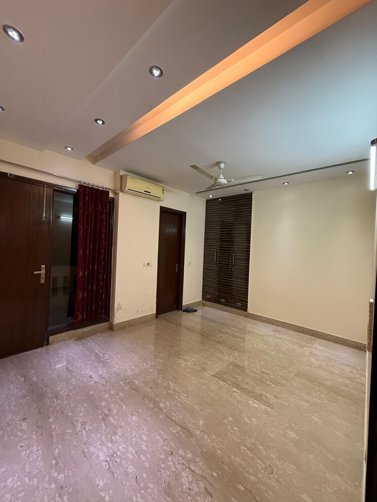 Room, kalkaji 3 Bedroom 1900 Sq.Ft. Builder Floor In Kalkaji Delhi 9387064