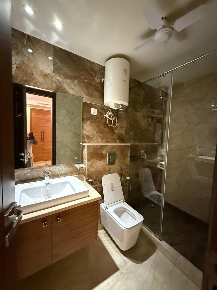 Bathroom, nehru enclave 3 Bedroom 1900 Sq.Ft. Builder Floor In Nehru Enclave Delhi 9387068