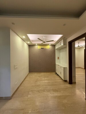 Room in 3 BHK Builder Floor at Nehru Enclave – for Rent