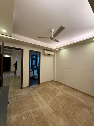 Room in 3 BHK Builder Floor at Nehru Enclave – for Rent