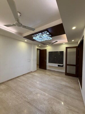 Room in 3 BHK Builder Floor at Nehru Enclave – for Rent