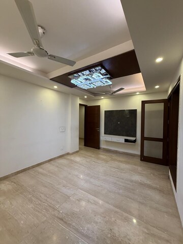 Room in 3 BHK Builder Floor at Nehru Enclave – for Rent