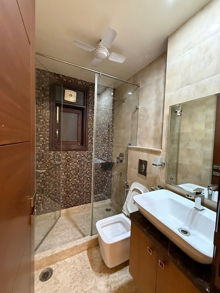 Bathroom, nehru enclave 3 Bedroom 1900 Sq.Ft. Builder Floor In Nehru Enclave Delhi 9387068