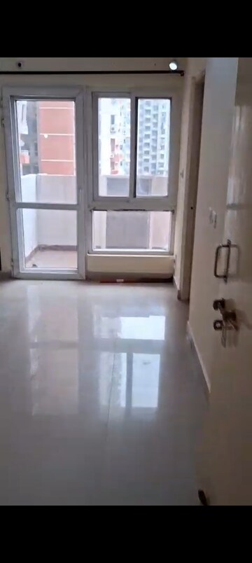 Room in 2 BHK Apartment at Gaurs Siddhartham, Siddharth Vihar – for Rent