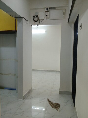 Room in 2 BHK Apartment at Goregaon Vivan, Goregaon West – for Rent