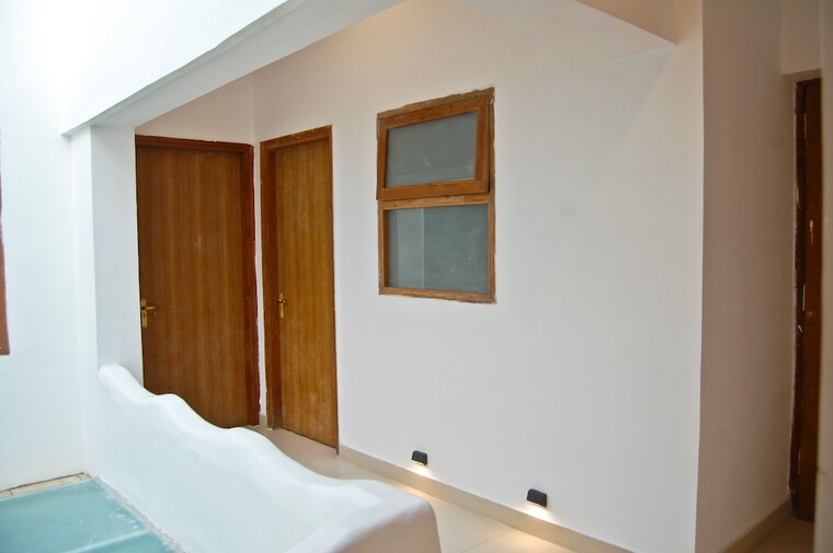 Room, jor bagh 4 Bedroom 4500 Sq.Ft. Apartment In Jor Bagh Delhi 9387113