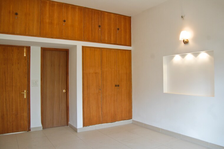 Room, jor bagh 4 Bedroom 4500 Sq.Ft. Apartment In Jor Bagh Delhi 9387113