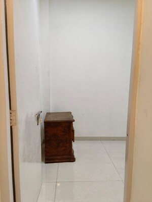 Furnished Amenities in 1 BHK Apartment at Santacruz East – for Rent