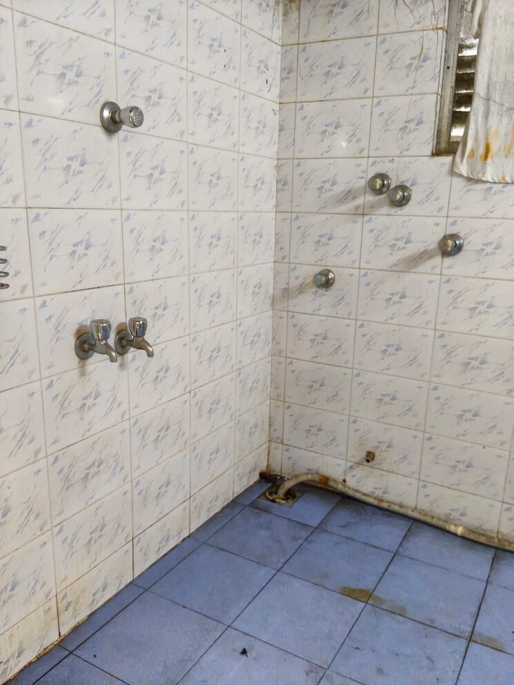 Bathroom, santacruz east 1 Bedroom 550 Sq.Ft. Apartment In Santacruz East Mumbai 9387125