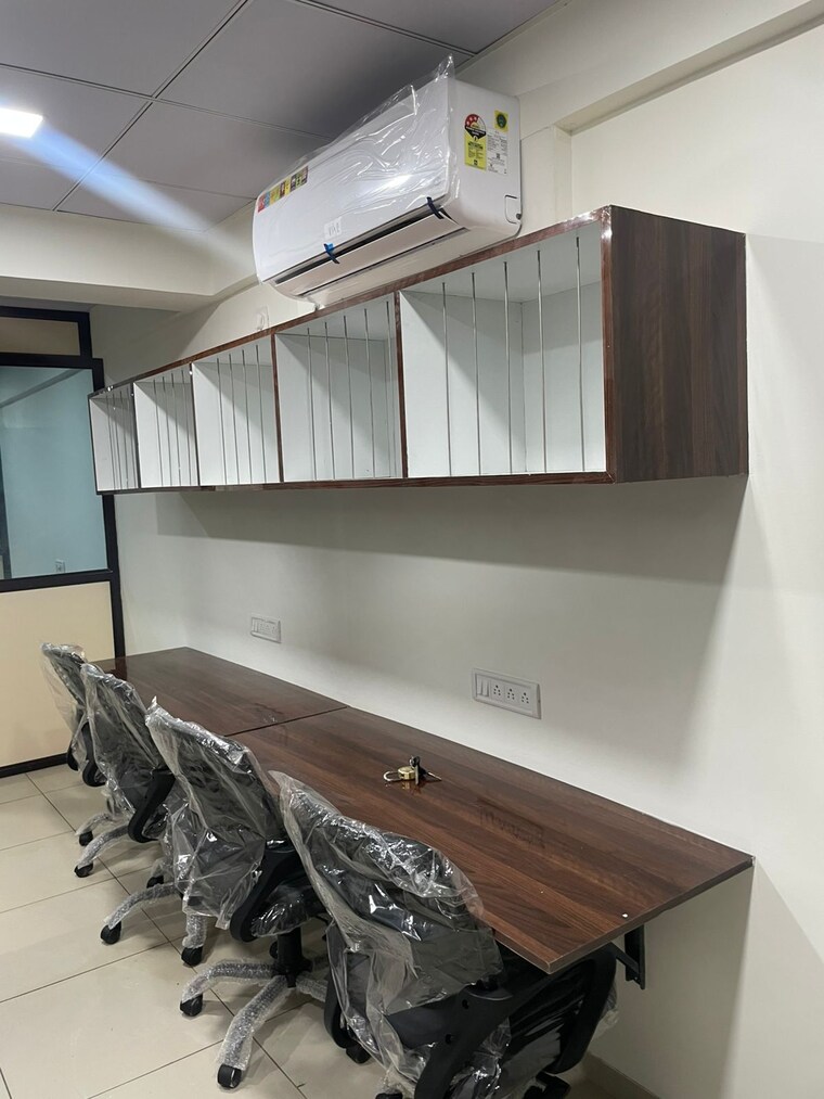 Team Area, jetalpur Commercial Office Space 500 Sq.Ft. In Jetalpur Vadodara 9387128