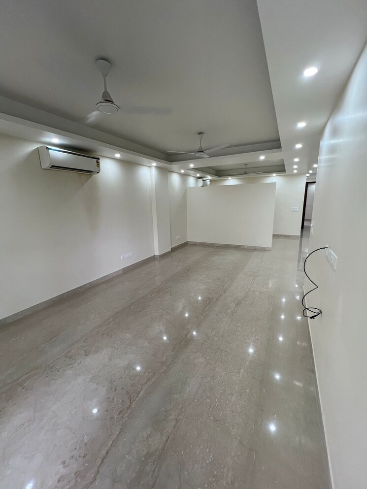 undefined, kalindi colony 4 Bedroom 300 Sq.Yd. Builder Floor In Kalindi Colony Delhi 9387131