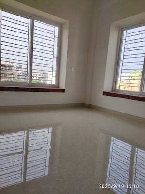 Room in 3 BHK Apartment at Kundan Plaza, Chinar Park – for Rent