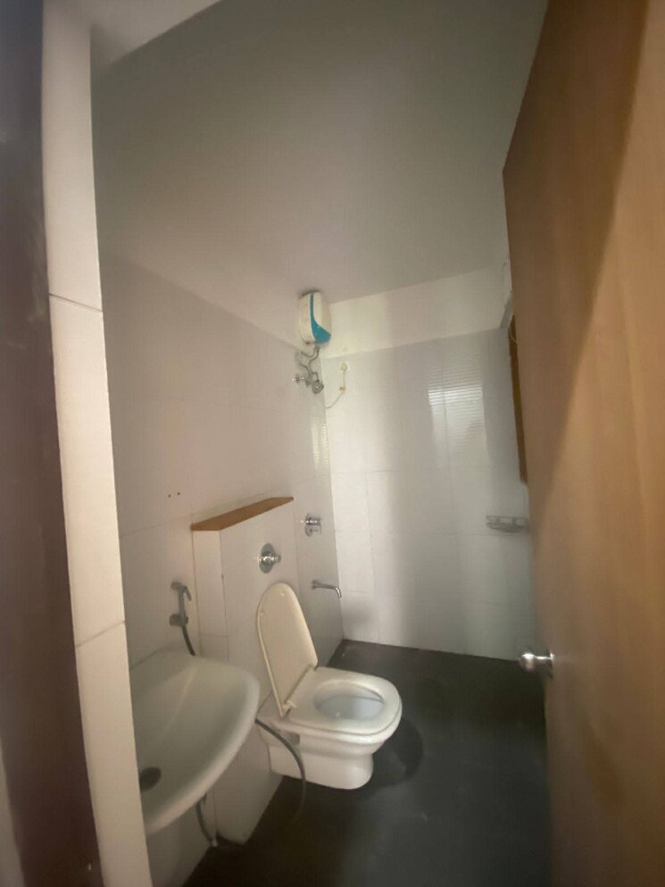 Bathroom, lodha-casa-rio 1.5 Bedroom 630 Sq.Ft. Apartment In Dombivli East Thane 9387140