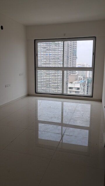 Room in 3 BHK Apartment at Runwal Nirvana, Parel – for Rent