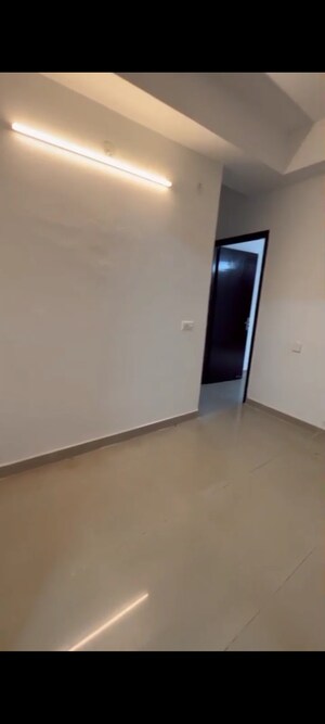 Room in 2 BHK Apartment at Panchsheel Greens II, Sector 16 Greater Noida – for Sale