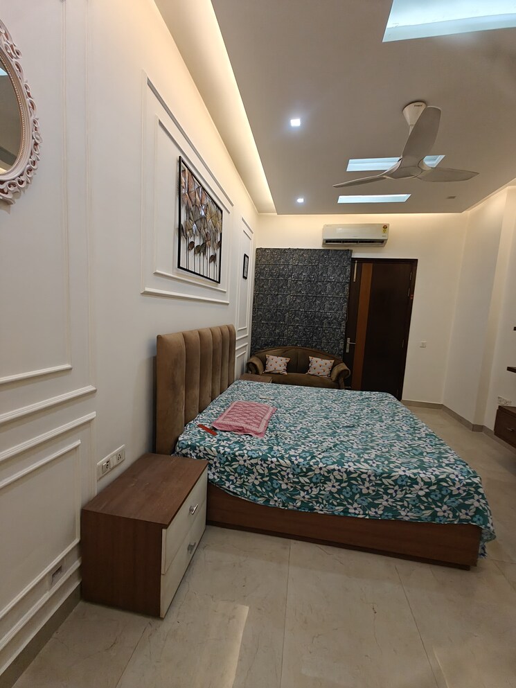 Bedroom, ss-southend-floors 3 Bedroom 2500 Sq.Ft. Builder Floor In South City 2 Gurgaon 9387175