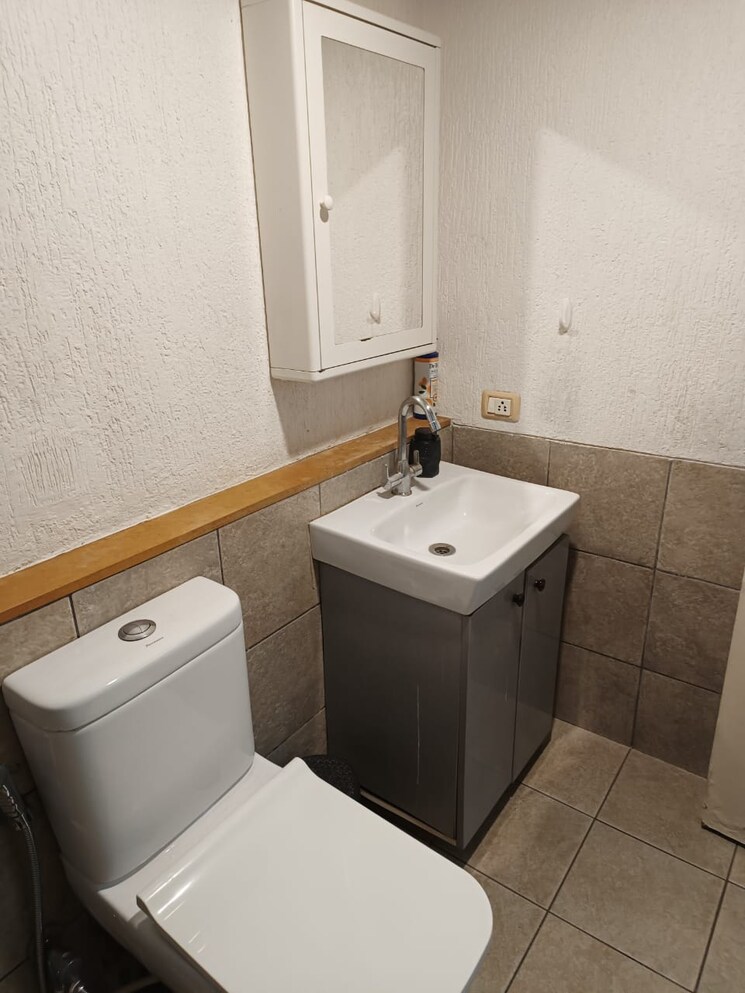 Bathroom, park-valencia 2.5 Bedroom 1500 Sq.Ft. Apartment In Mundhwa Road Pune 9387178