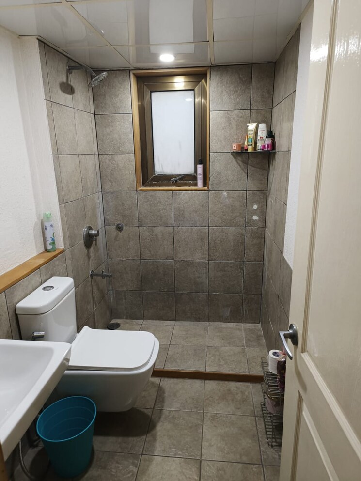 Bathroom, park-valencia 2.5 Bedroom 1500 Sq.Ft. Apartment In Mundhwa Road Pune 9387178