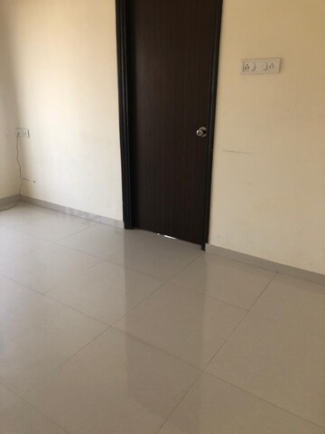 Room in 1 BHK Apartment at Puranik Hometown, Ghodbunder Road – for Rent