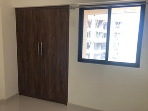 Room in 1 BHK Apartment at Puranik Hometown, Ghodbunder Road – for Rent