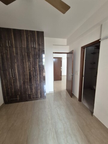 Room in 2 BHK Builder Floor at Unitech Deerwood Chase, Nirvana Country – for Rent