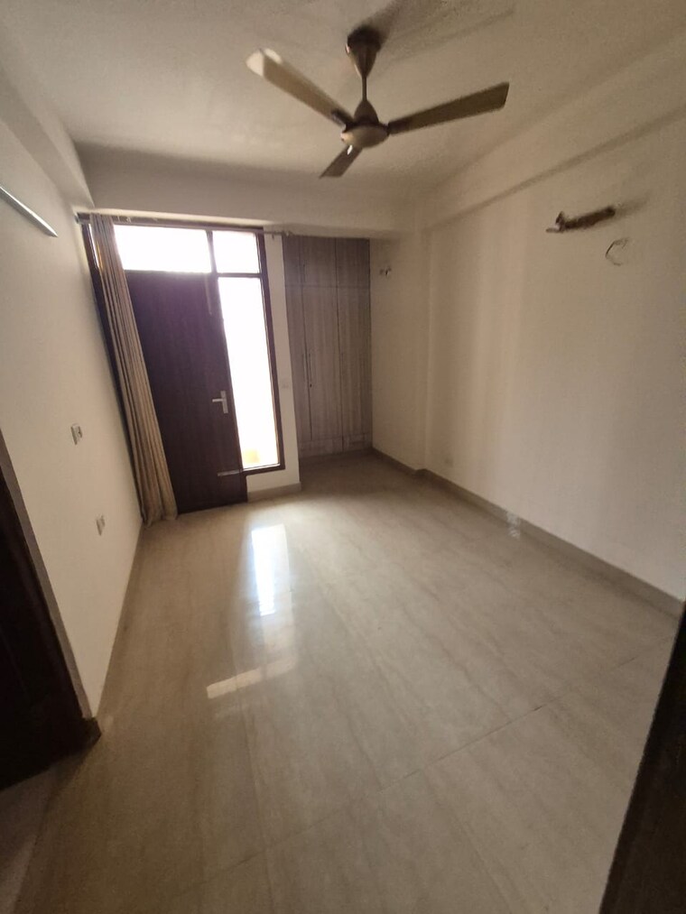 Room, unitech-deerwood-chase 2.5 Bedroom 2100 Sq.Ft. Builder Floor In Nirvana Country Gurgaon 9387191