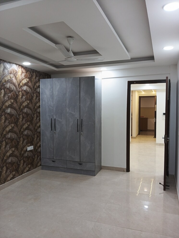 Room, sultanpur 3 Bedroom 135 Sq.Yd. Apartment In Sultanpur Delhi 9387255