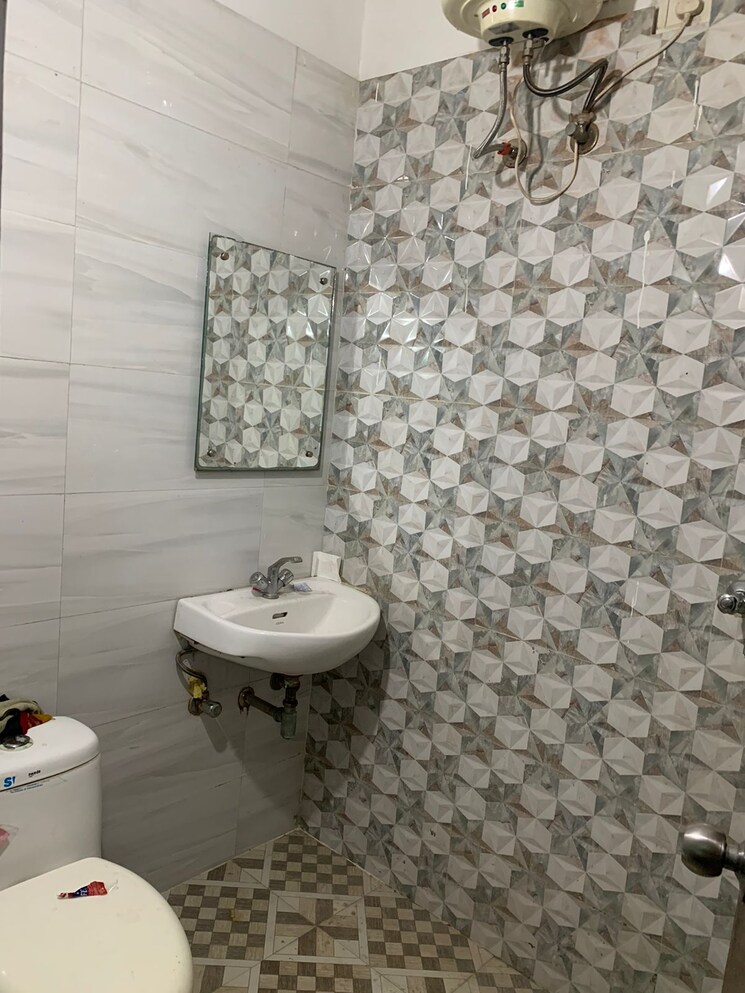 Bathroom, patiala road 3 Bedroom 1450 Sq.Ft. Builder Floor In Patiala Road Zirakpur 9387269