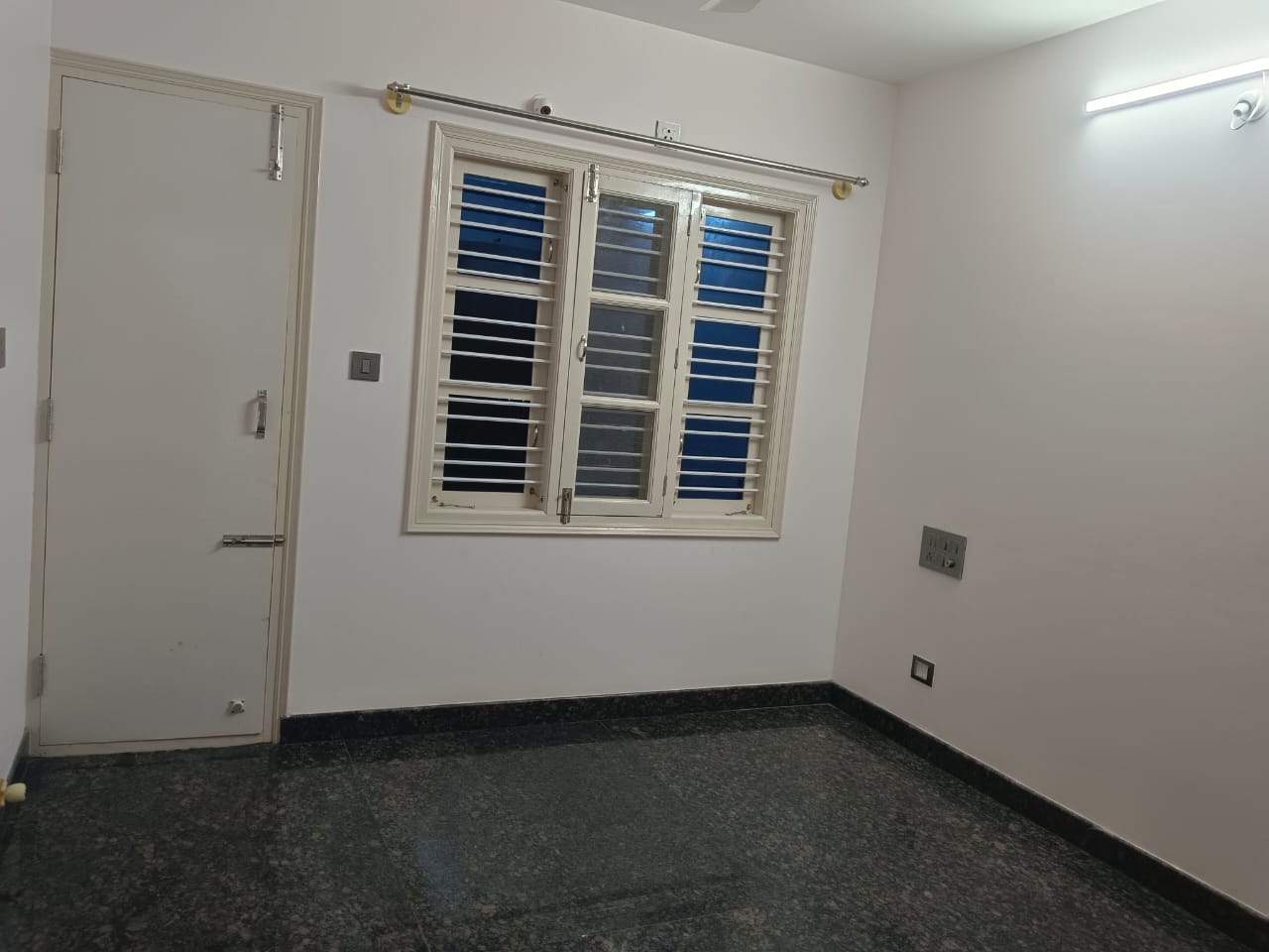 1 BHK Independent House For Rent in Ejipura