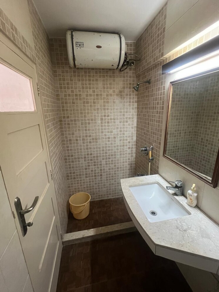 Bathroom, best-rajdoot-chs-andheri 3 Bedroom 1130 Sq.Ft. Apartment In Andheri West Mumbai 9387261